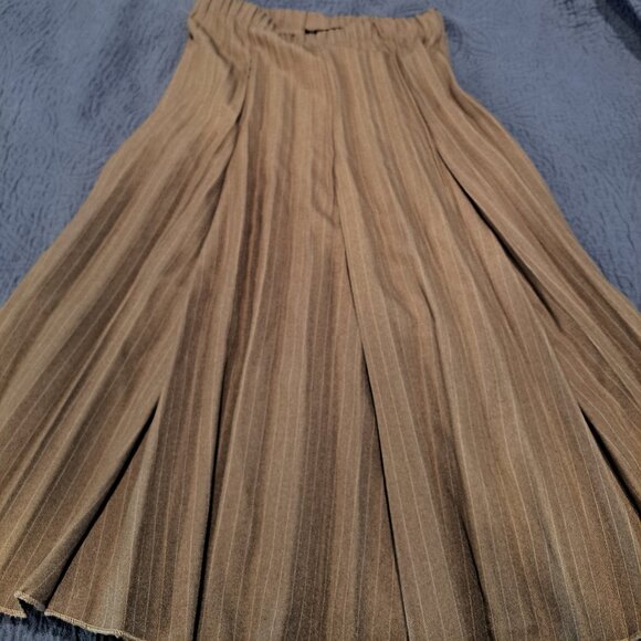 Gray Pleated Skirt - Picture 2 of 2